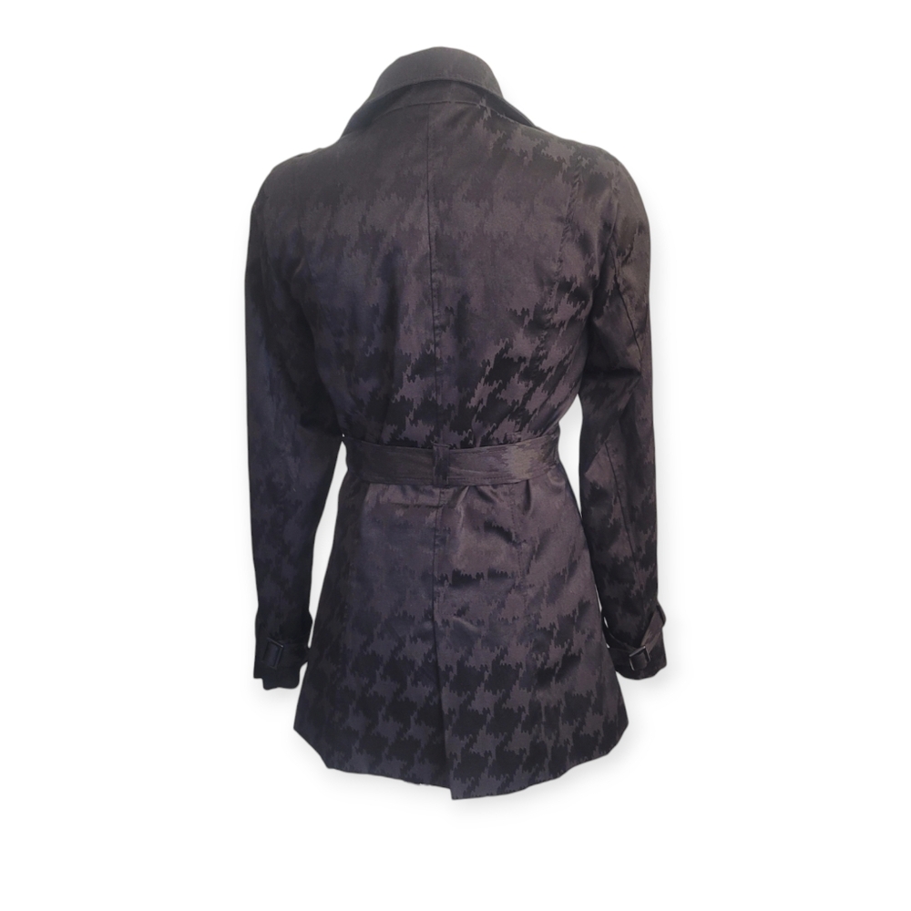 Black Jacket With Embossed Pattern - image 3